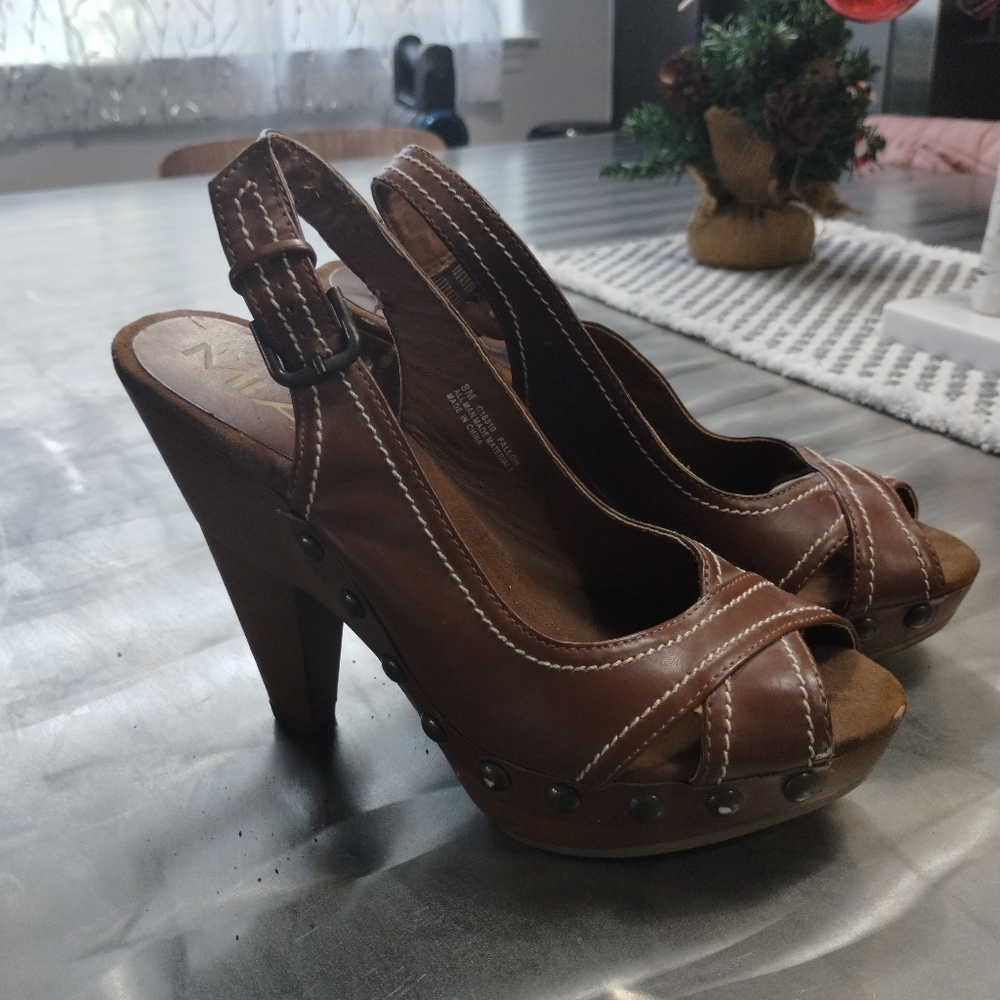Beautiful women heels size 8
